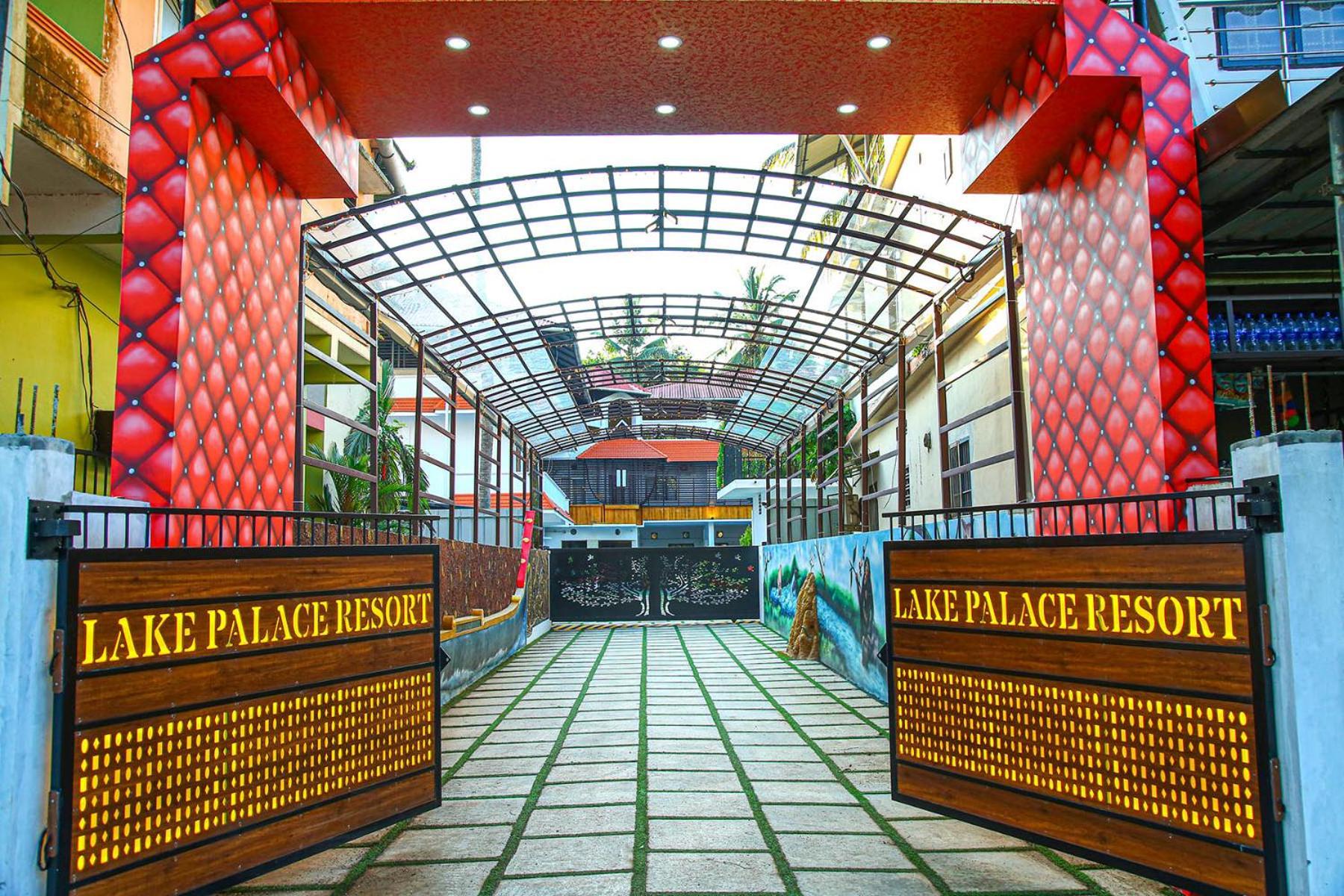 Lake Palace Family Resort Kumarakom Bagian luar foto