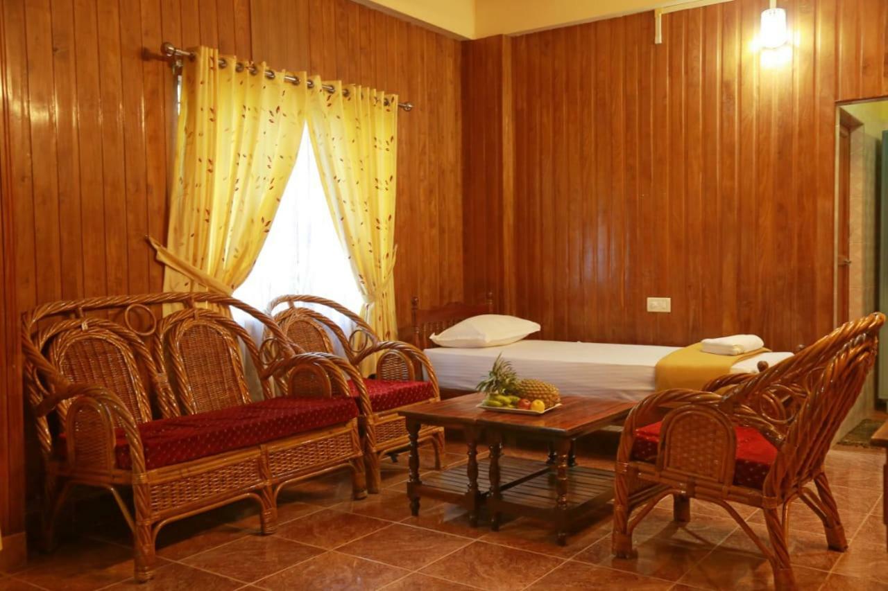 Lake Palace Family Resort Kumarakom Bagian luar foto